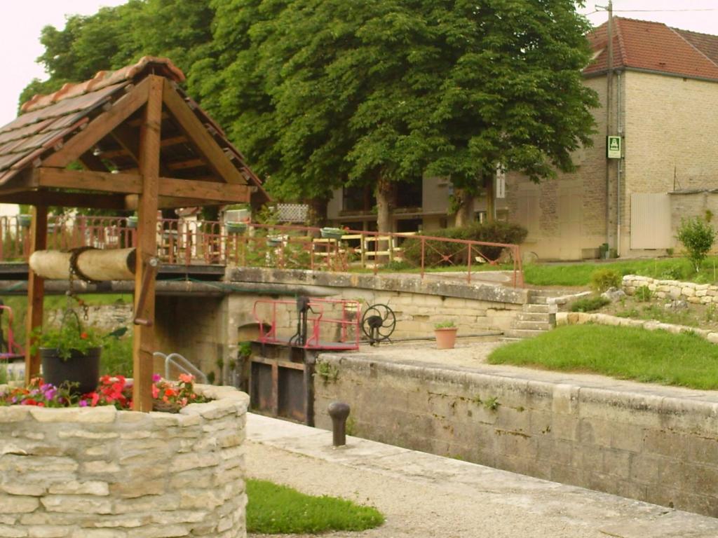 Hotel-Restaurant De L'Ecluse 79 Chassignelles Dış mekan fotoğraf